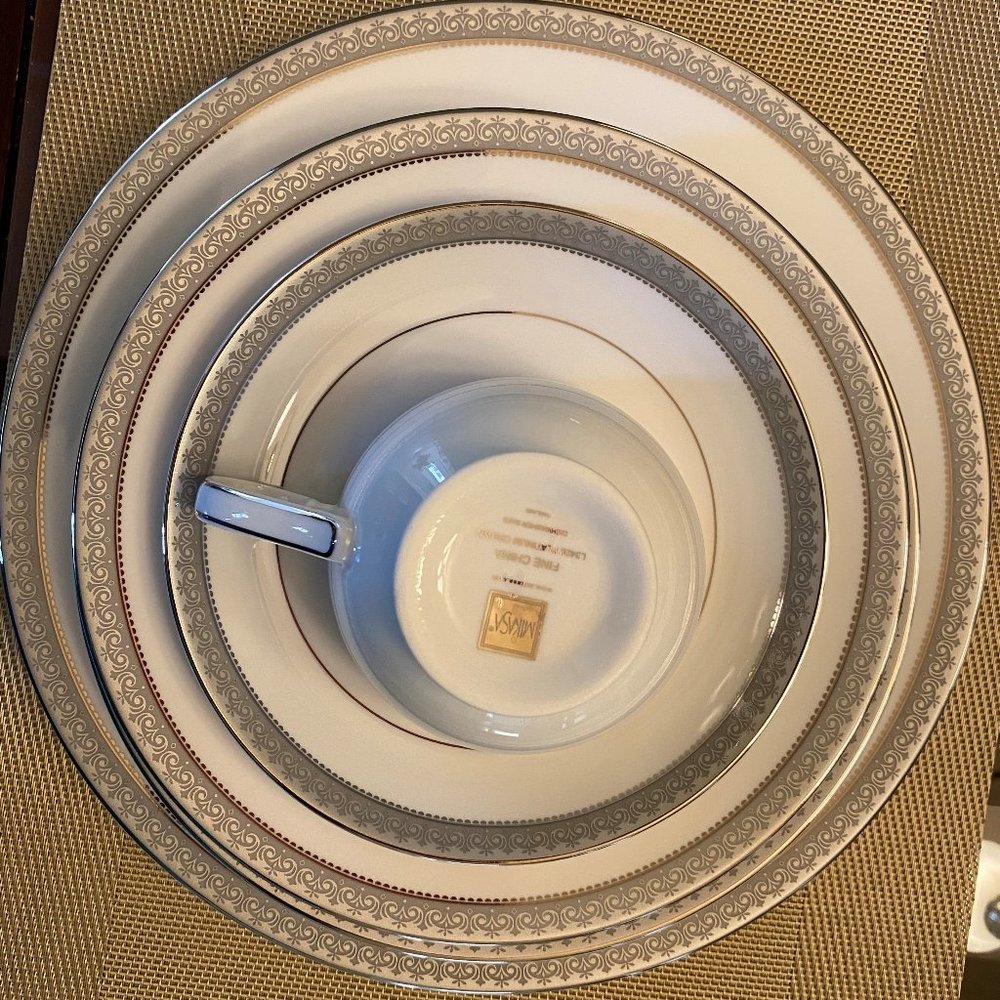 40 Piece Mikasa Platinum Crown Fine China L3428